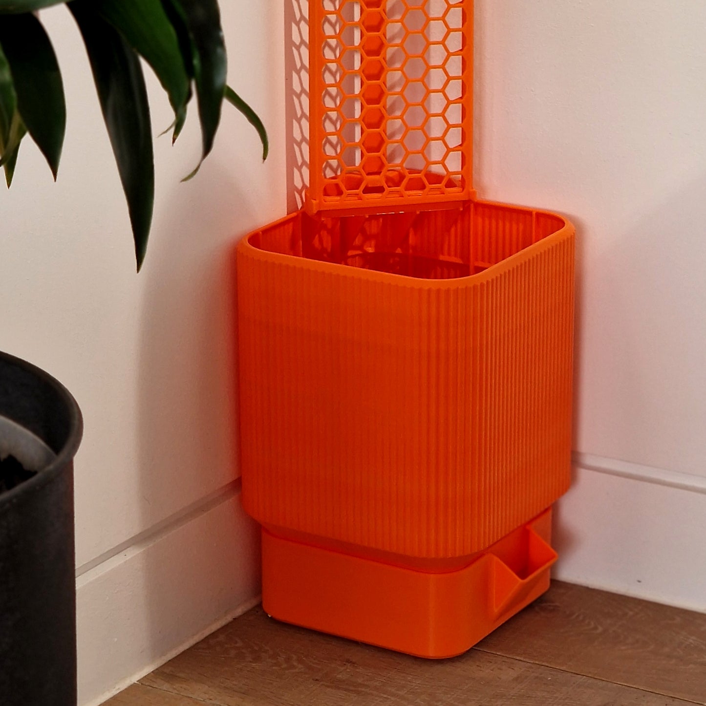 Anchor Planter for D-Shaped Moss Pole: 10 L (Corner Design)